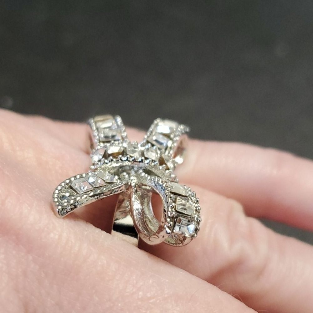 Silver tone bow ring 6.25 clear rhinestone - Picture 3 of 10